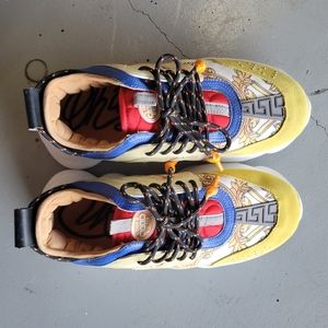 Versace chain reaction